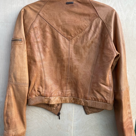 Leather jacket 🧥 - Picture 7 of 11